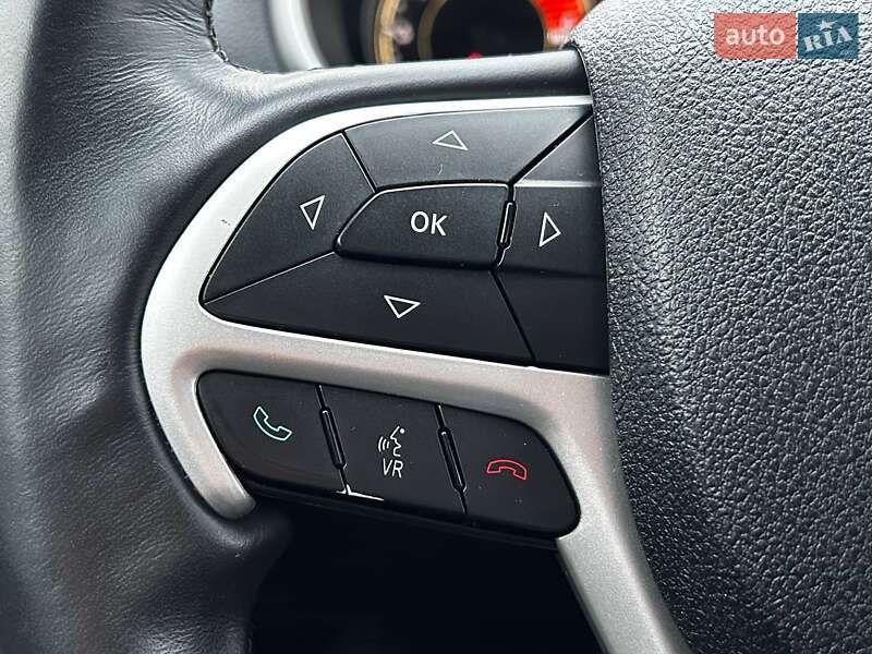 Позашляховик / Кросовер Jeep Cherokee 2015 в Києві