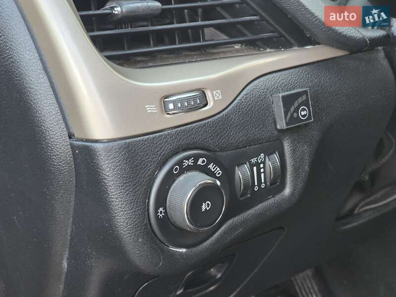 Позашляховик / Кросовер Jeep Cherokee 2015 в Рівному фото 28 Позашляховик / Кросовер Jeep Cherokee 2015 в Рівному