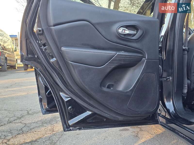Позашляховик / Кросовер Jeep Cherokee 2015 в Рівному фото 48 Позашляховик / Кросовер Jeep Cherokee 2015 в Рівному