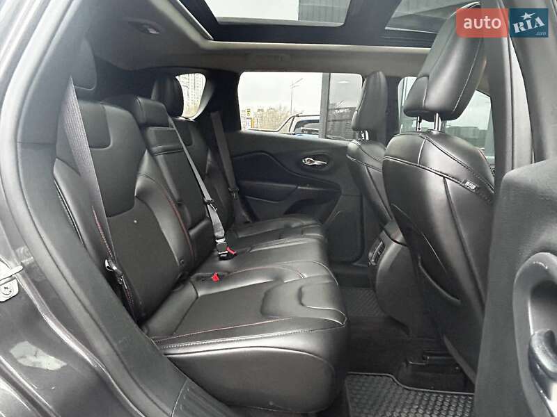 Внедорожник / Кроссовер Jeep Cherokee 2018 в Киеве