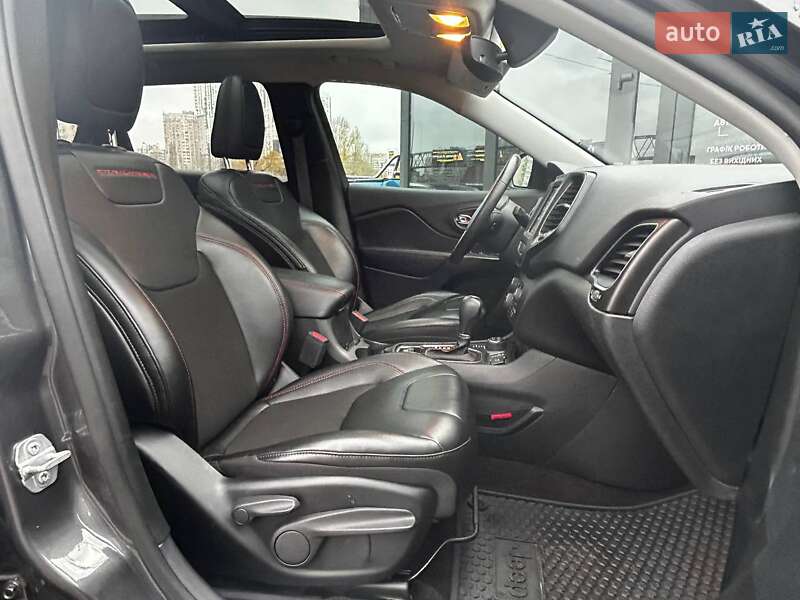 Внедорожник / Кроссовер Jeep Cherokee 2018 в Киеве