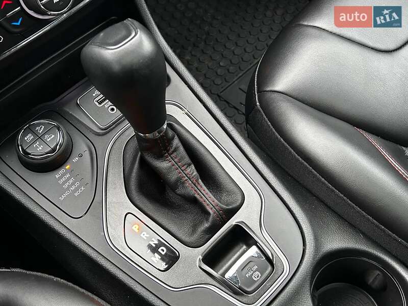 Внедорожник / Кроссовер Jeep Cherokee 2018 в Киеве