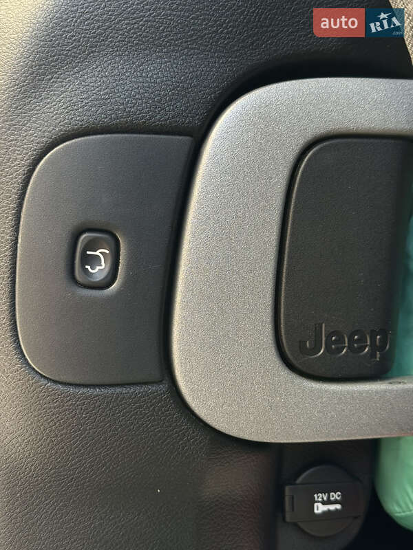 Внедорожник / Кроссовер Jeep Cherokee 2016 в Виннице