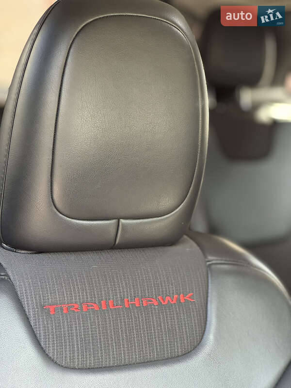 Внедорожник / Кроссовер Jeep Cherokee 2016 в Виннице