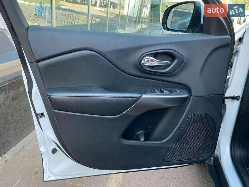 Позашляховик / Кросовер Jeep Cherokee 2018 в Києві фото 14 Позашляховик / Кросовер Jeep Cherokee 2018 в Києві