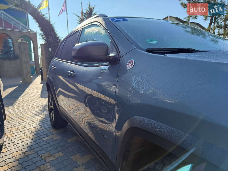 Внедорожник / Кроссовер Jeep Cherokee 2015 в Одессе