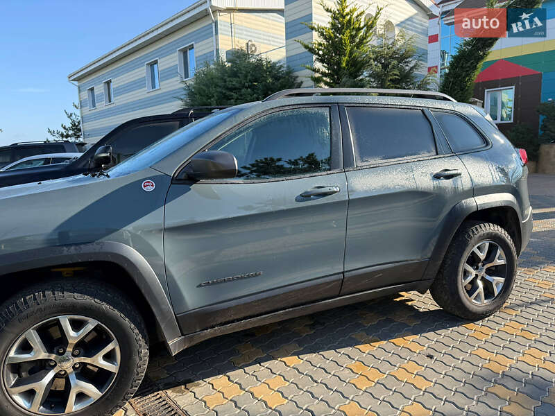 Внедорожник / Кроссовер Jeep Cherokee 2015 в Одессе