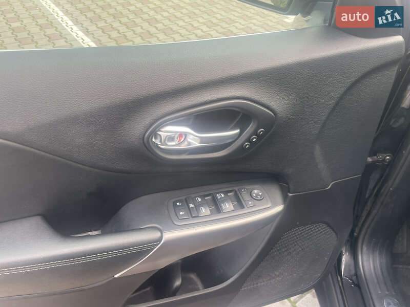 Внедорожник / Кроссовер Jeep Cherokee 2019 в Одессе фото 19 Внедорожник / Кроссовер Jeep Cherokee 2019 в Одессе