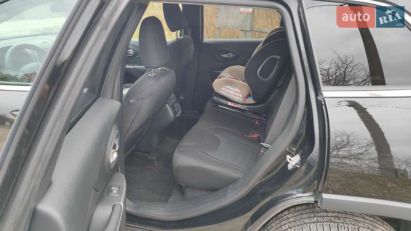 Внедорожник / Кроссовер Jeep Cherokee 2018 в Вишневом