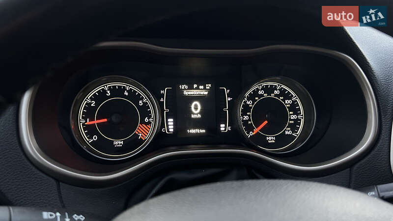 Внедорожник / Кроссовер Jeep Cherokee 2014 в Киеве