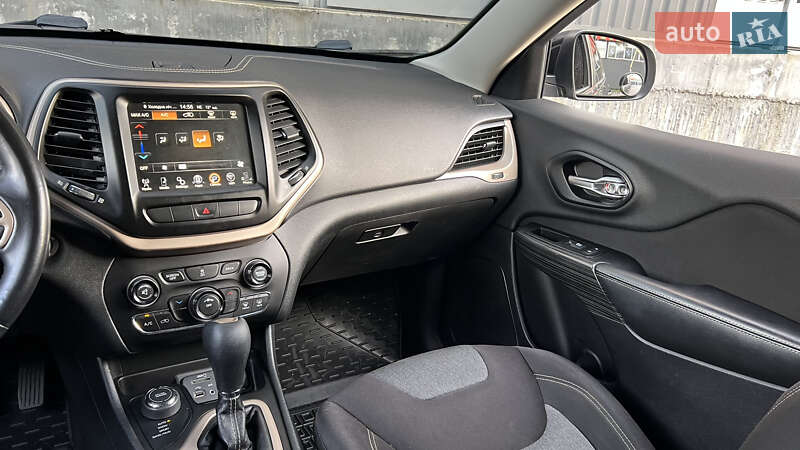 Внедорожник / Кроссовер Jeep Cherokee 2014 в Киеве
