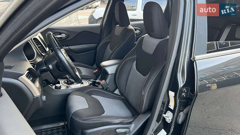 Внедорожник / Кроссовер Jeep Cherokee 2014 в Киеве