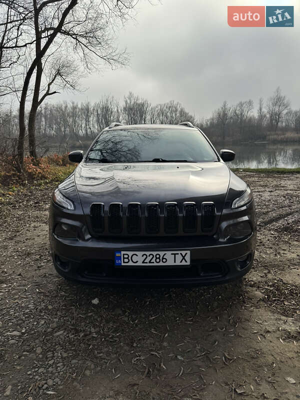 Внедорожник / Кроссовер Jeep Cherokee 2016 в Ивано-Франковске