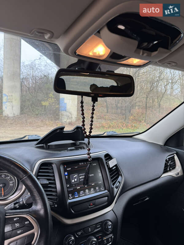 Внедорожник / Кроссовер Jeep Cherokee 2016 в Ивано-Франковске