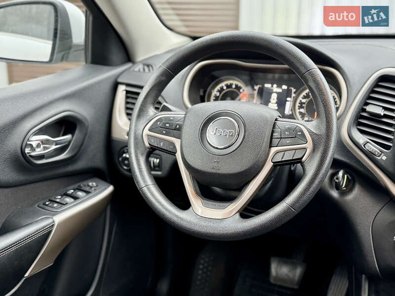 Внедорожник / Кроссовер Jeep Cherokee 2017 в Киеве
