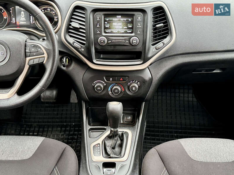 Внедорожник / Кроссовер Jeep Cherokee 2017 в Киеве