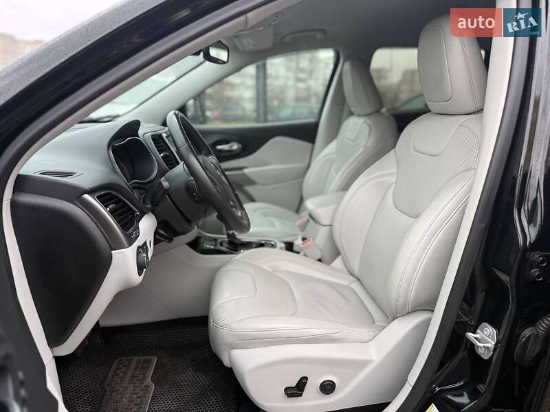Внедорожник / Кроссовер Jeep Cherokee 2019 в Киеве фото 12 Внедорожник / Кроссовер Jeep Cherokee 2019 в Киеве