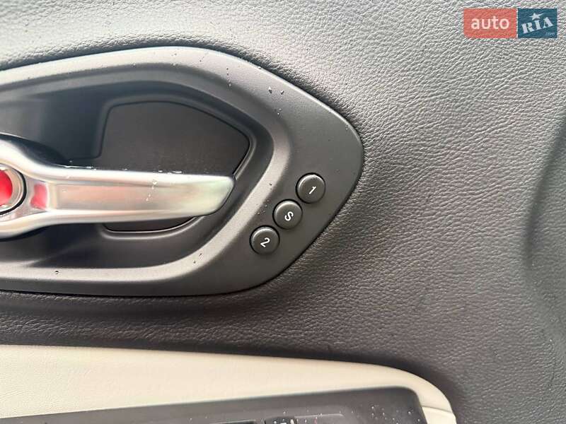 Внедорожник / Кроссовер Jeep Cherokee 2019 в Киеве фото 17 Внедорожник / Кроссовер Jeep Cherokee 2019 в Киеве