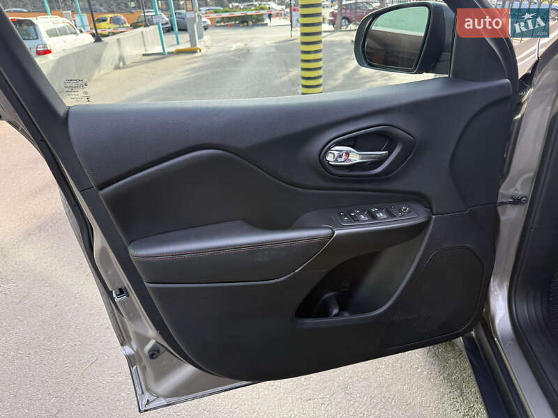 Внедорожник / Кроссовер Jeep Cherokee 2020 в Одессе