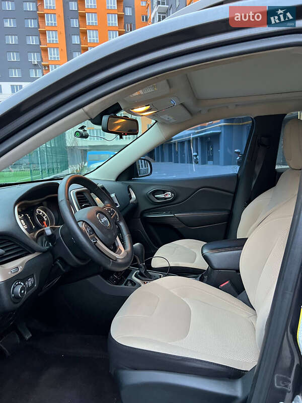 Внедорожник / Кроссовер Jeep Cherokee 2016 в Виннице