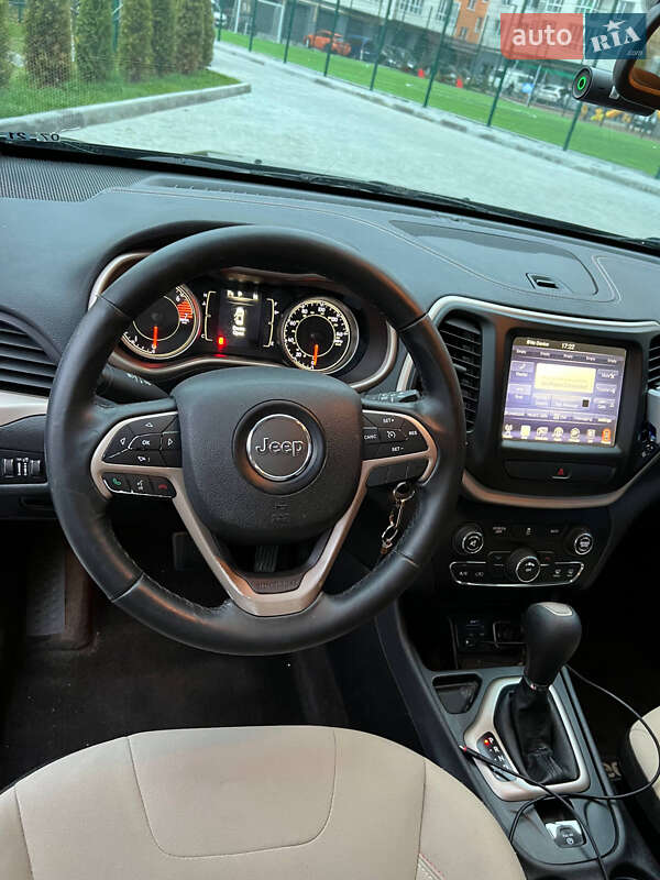 Внедорожник / Кроссовер Jeep Cherokee 2016 в Виннице