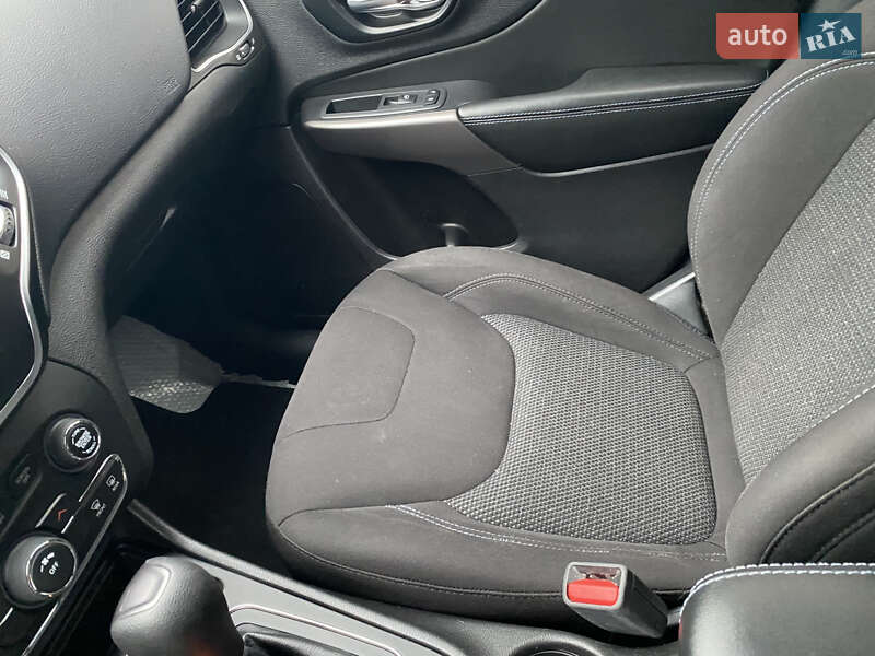 Внедорожник / Кроссовер Jeep Cherokee 2020 в Киеве фото 12 Внедорожник / Кроссовер Jeep Cherokee 2020 в Киеве