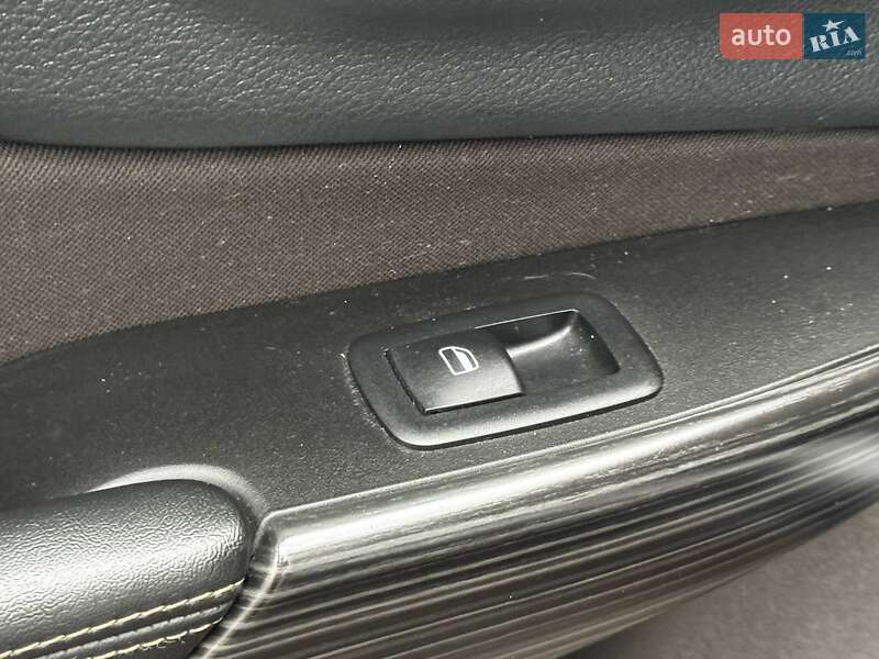 Позашляховик / Кросовер Jeep Cherokee 2015 в Охтирці