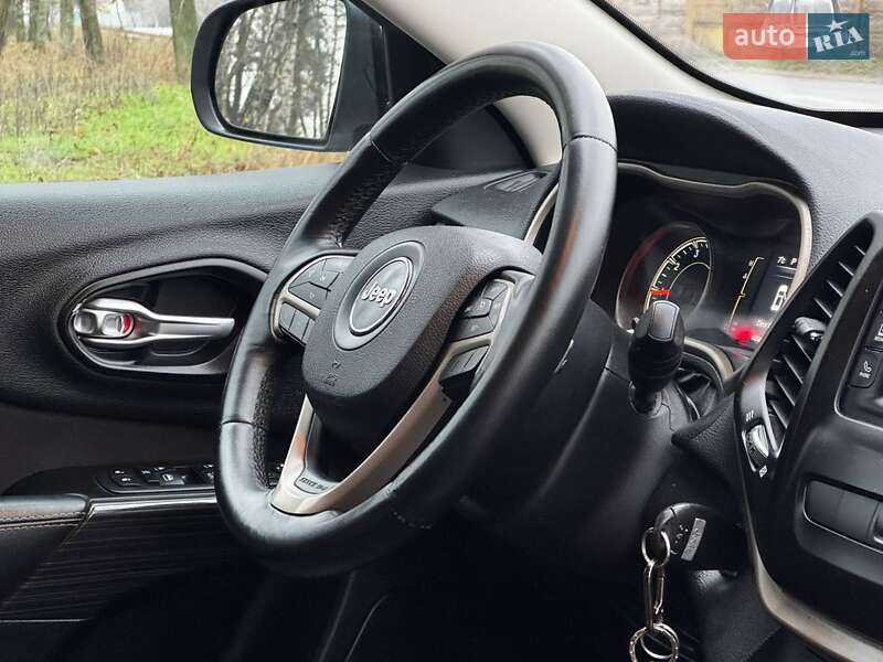 Позашляховик / Кросовер Jeep Cherokee 2015 в Охтирці