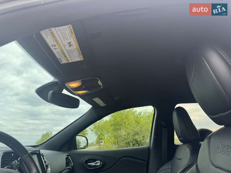 Внедорожник / Кроссовер Jeep Cherokee 2019 в Киеве фото 12 Внедорожник / Кроссовер Jeep Cherokee 2019 в Киеве