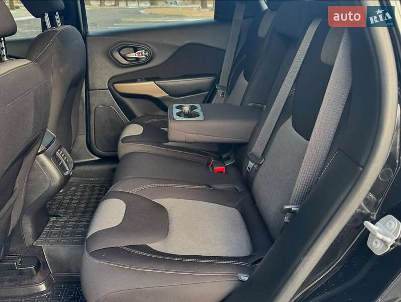 Внедорожник / Кроссовер Jeep Cherokee 2017 в Львове