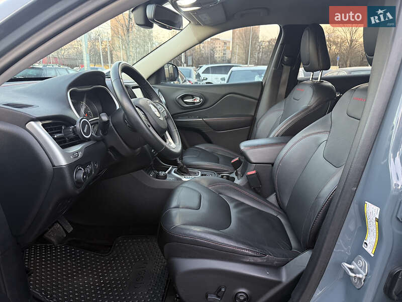 Внедорожник / Кроссовер Jeep Cherokee 2014 в Киеве