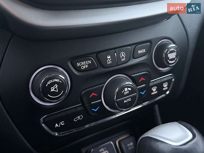 Внедорожник / Кроссовер Jeep Cherokee 2014 в Киеве