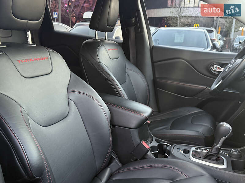 Внедорожник / Кроссовер Jeep Cherokee 2014 в Киеве