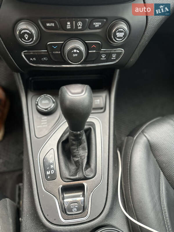 Внедорожник / Кроссовер Jeep Cherokee 2018 в Ивано-Франковске