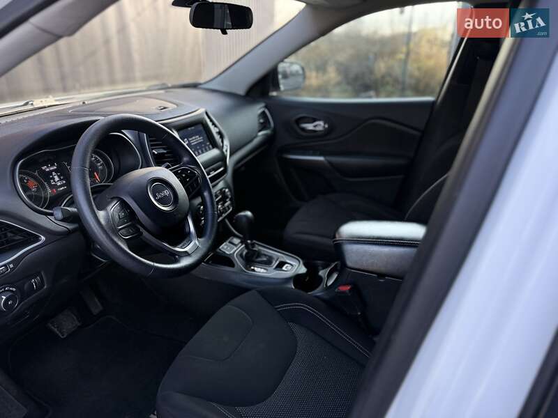 Внедорожник / Кроссовер Jeep Cherokee 2019 в Львове