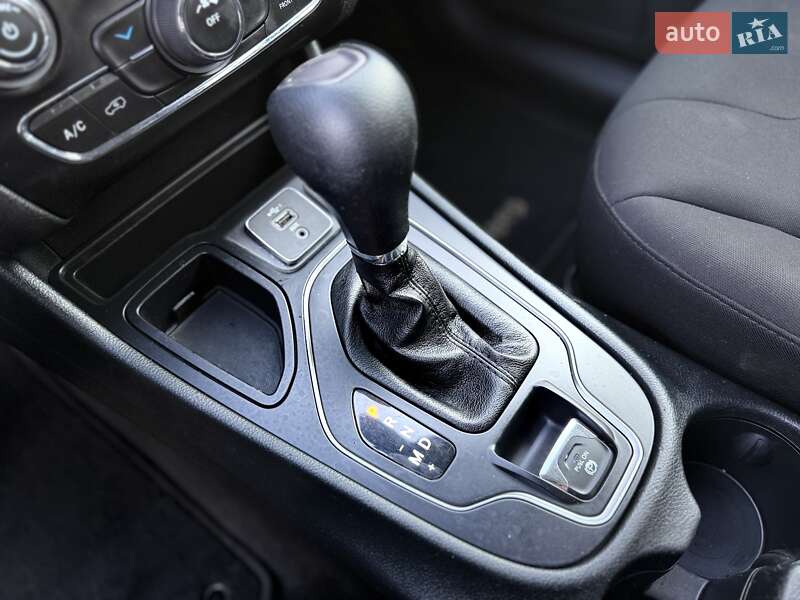 Внедорожник / Кроссовер Jeep Cherokee 2019 в Львове