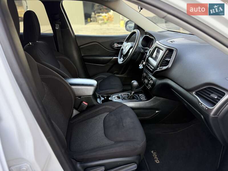 Внедорожник / Кроссовер Jeep Cherokee 2019 в Львове