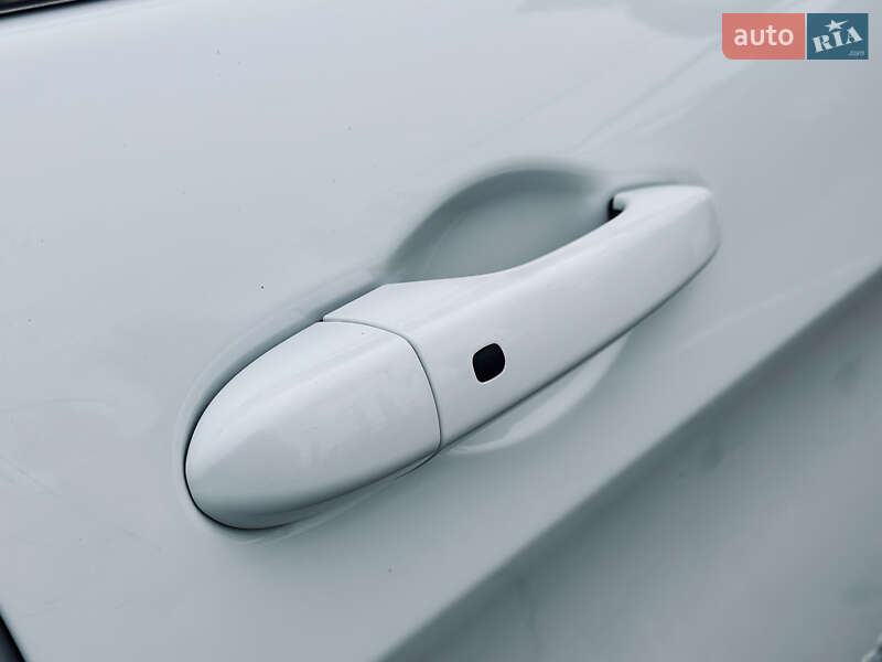 Внедорожник / Кроссовер Jeep Cherokee 2015 в Кременчуге