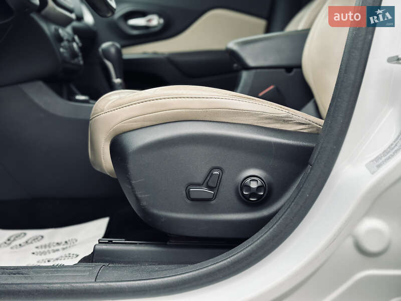 Внедорожник / Кроссовер Jeep Cherokee 2015 в Кременчуге