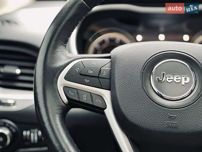 Внедорожник / Кроссовер Jeep Cherokee 2015 в Кременчуге