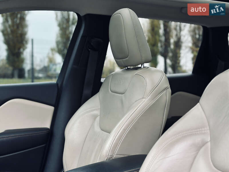 Внедорожник / Кроссовер Jeep Cherokee 2015 в Кременчуге