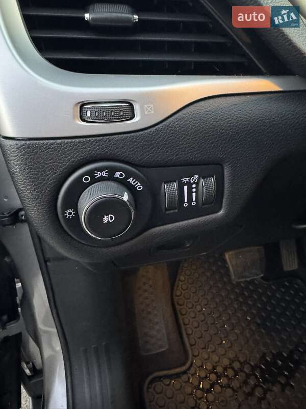 Внедорожник / Кроссовер Jeep Cherokee 2016 в Киеве фото 27 Внедорожник / Кроссовер Jeep Cherokee 2016 в Киеве