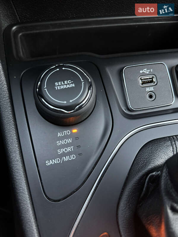 Позашляховик / Кросовер Jeep Cherokee 2019 в Львові