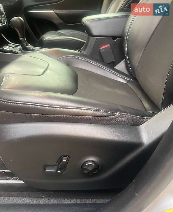 Внедорожник / Кроссовер Jeep Cherokee 2020 в Киеве