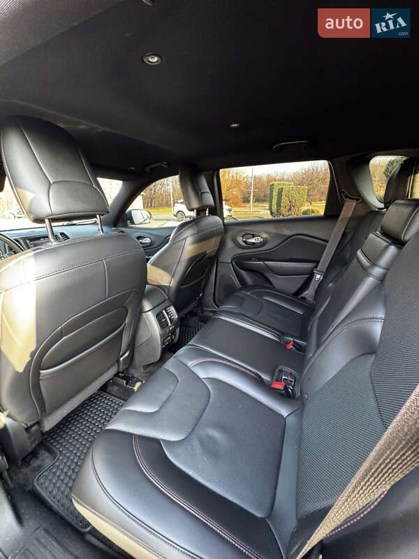 Внедорожник / Кроссовер Jeep Cherokee 2018 в Днепре