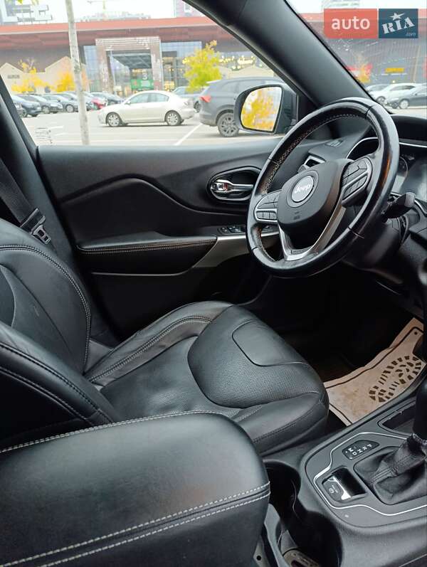 Внедорожник / Кроссовер Jeep Cherokee 2021 в Киеве