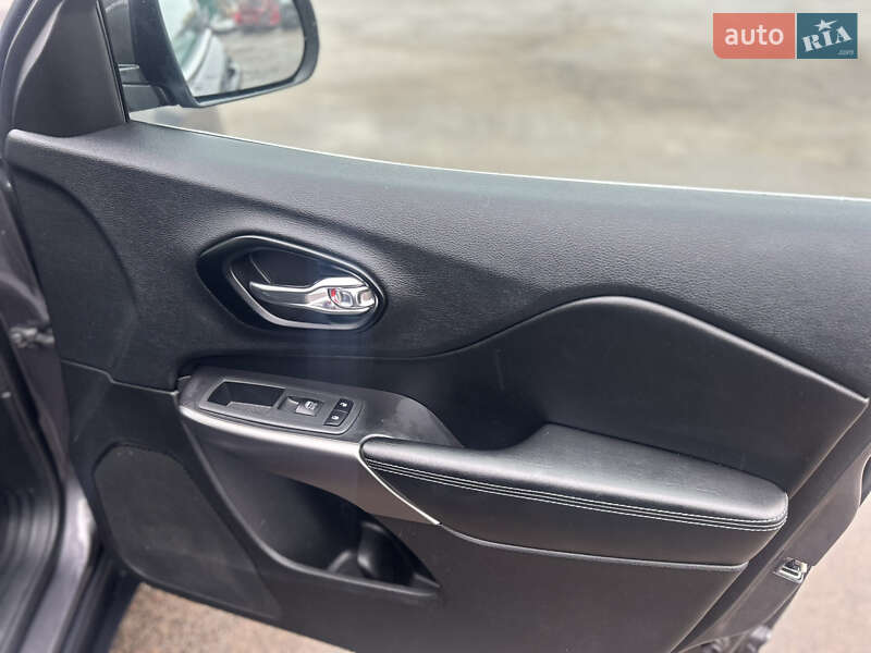 Позашляховик / Кросовер Jeep Cherokee 2020 в Переяславі