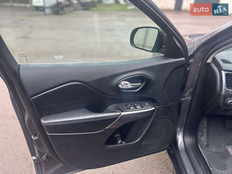 Позашляховик / Кросовер Jeep Cherokee 2020 в Переяславі