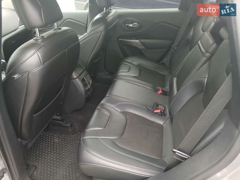 Внедорожник / Кроссовер Jeep Cherokee 2019 в Житомире