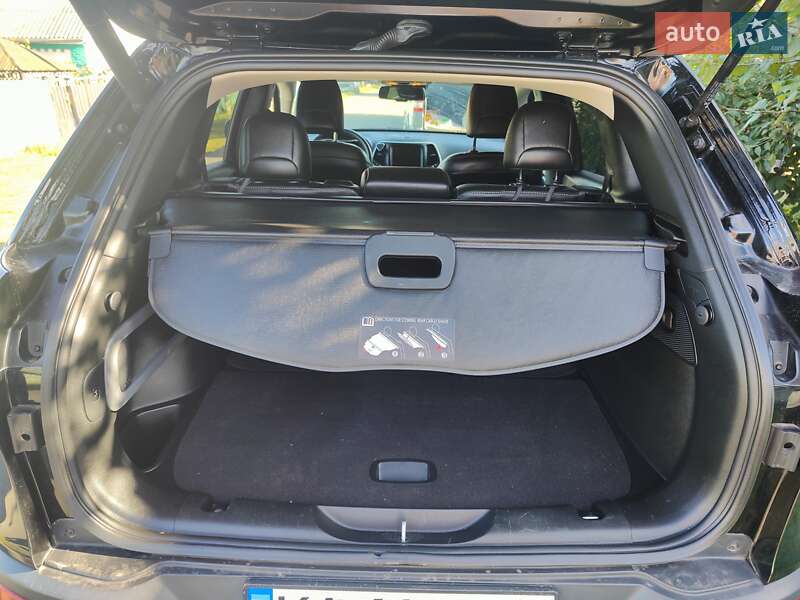 Внедорожник / Кроссовер Jeep Cherokee 2016 в Киеве